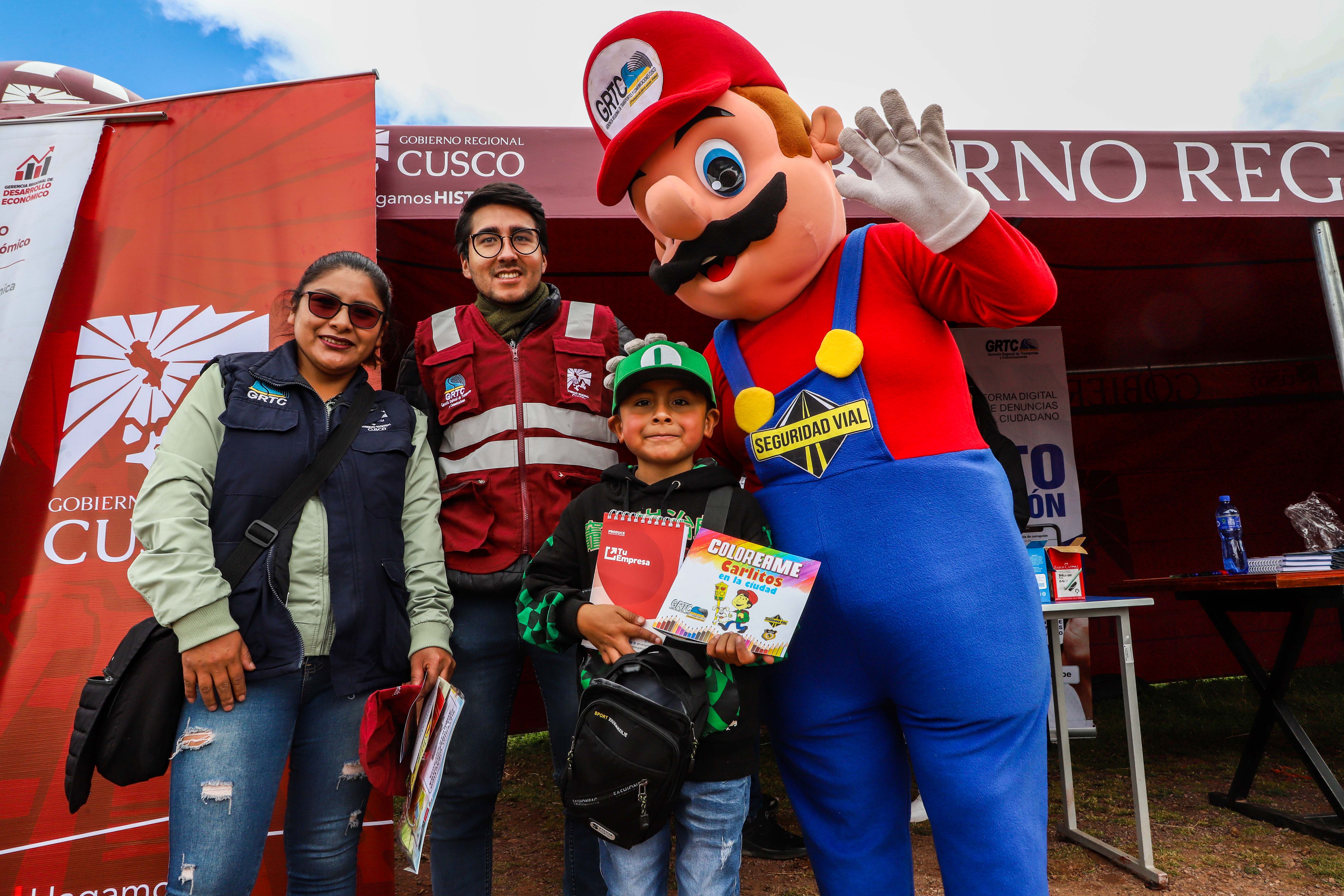 Unión Y Solidaridad: Gobierno Regional Cusco Y Municipalidad De Santiago Impulsan Tercera Acción Cívica En Plazoleta Almudena