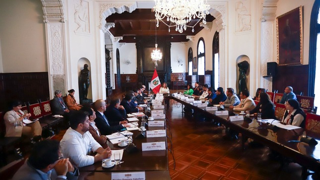 reunión de trabajo con la presidenta Dina Boluarte