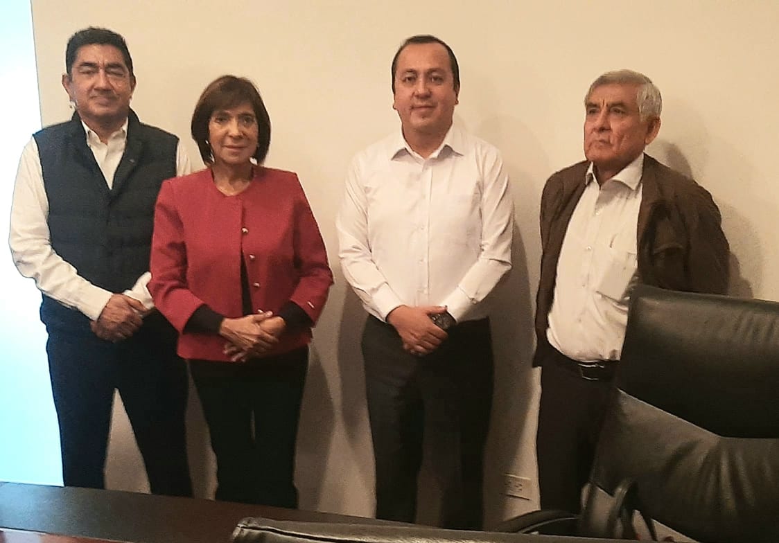 Alcaldesa en Lima con el comité de tasaciones del Ministerio de Vivienda