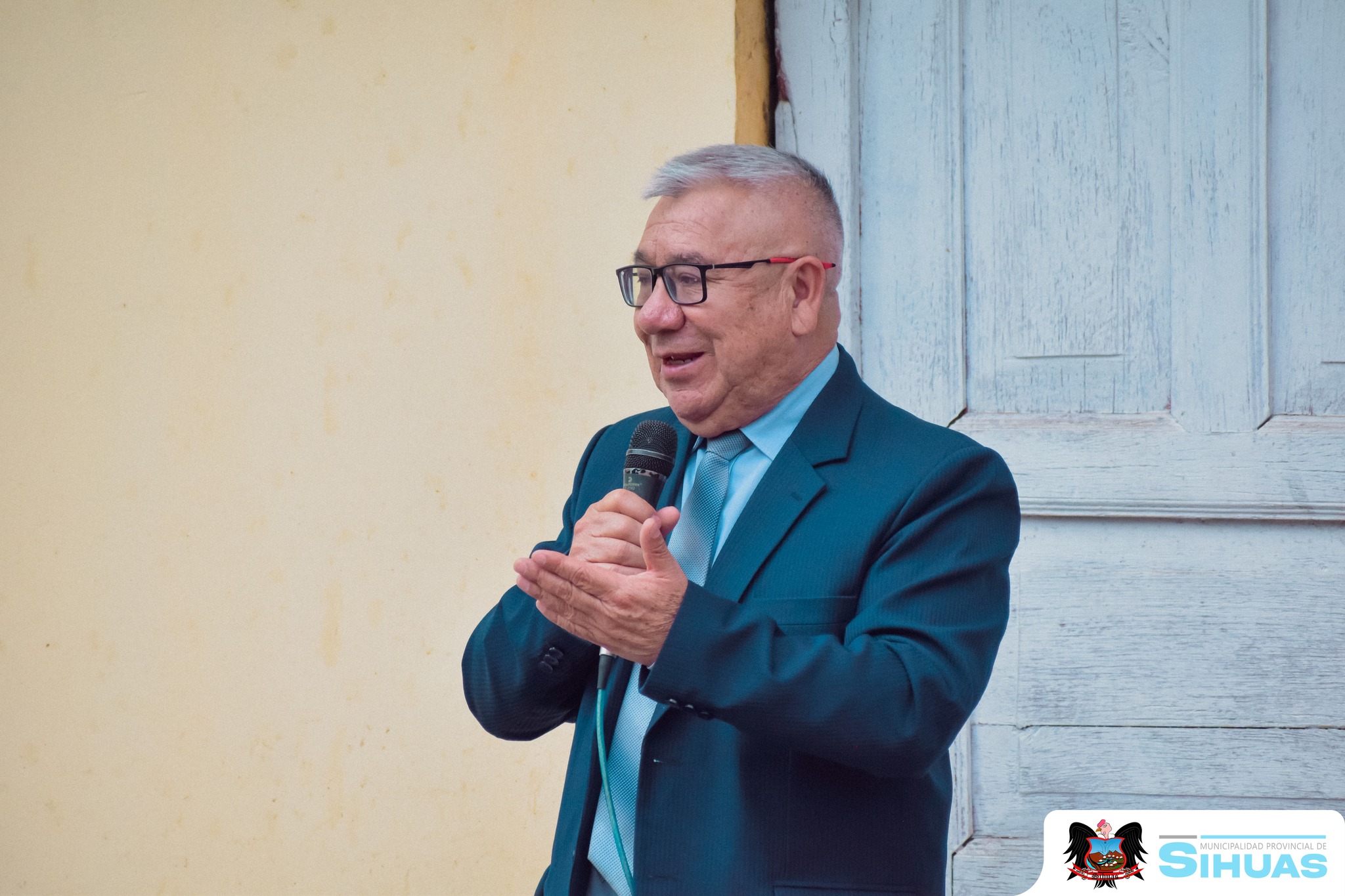 💠SIHUAS CONMEMORA 94 AÑOS DE COMPROMISO CON LA EDUCACIÓN INICIAL
Con motivo del 94.º aniversario de la Educación Inicial en el Perú, que se celebra cada 25 de mayo, la Unidad de Gestión Educativa Local (UGEL) Sihuas, organizó una actividad pedagógica en la Plaza Independencia, con la participación de docentes del nivel Inicial de las instituciones educativas de la provincia.
Durante la jornada, maestras y maestros compartieron experiencias pedagógicas y mostraron cómo desarrollan sus sesiones de enseñanza para promover el aprendizaje integral de niñas y niños desde los primeros años de vida.
El evento contó con la presencia del alcalde provincial, Demetrio Buiza Picón, en representación de la Municipalidad Provincial de Sihuas, quien reafirma su compromiso con el fortalecimiento de la educación en la primera infancia y con el respaldo a iniciativas que promuevan una enseñanza inclusiva y de calidad.