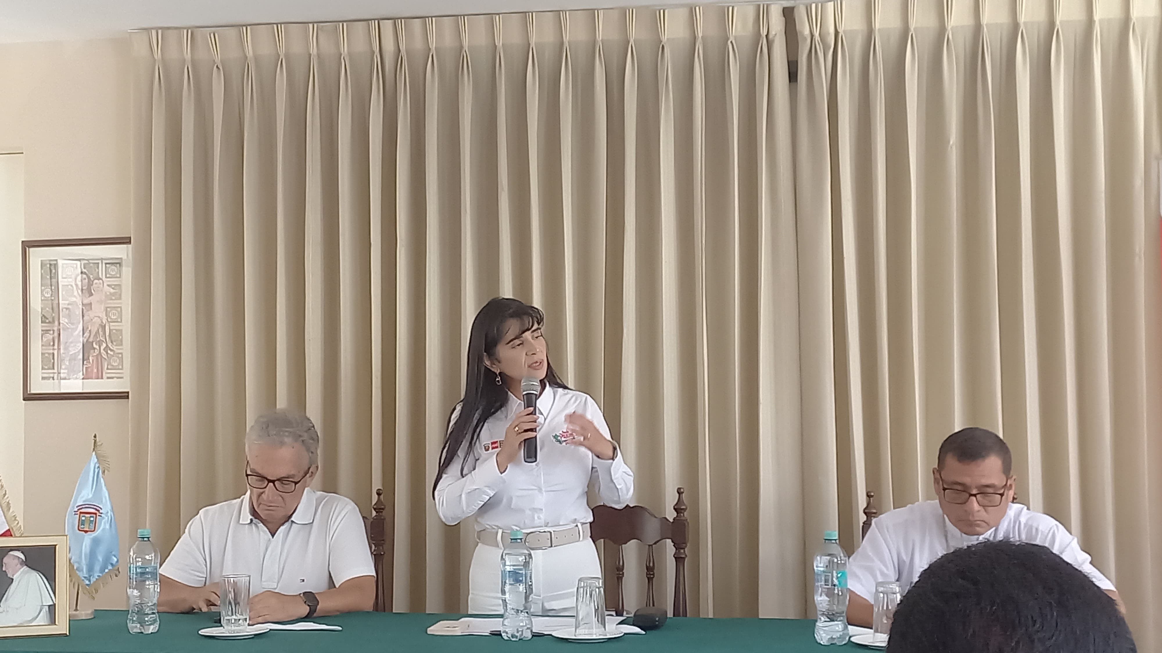 MESA DE TRABAJO CON LA MINISTRA DE COMERCIO EXTERIOR 2