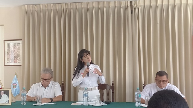 MESA DE TRABAJO CON LA MINISTRA DE COMERCIO EXTERIOR 2