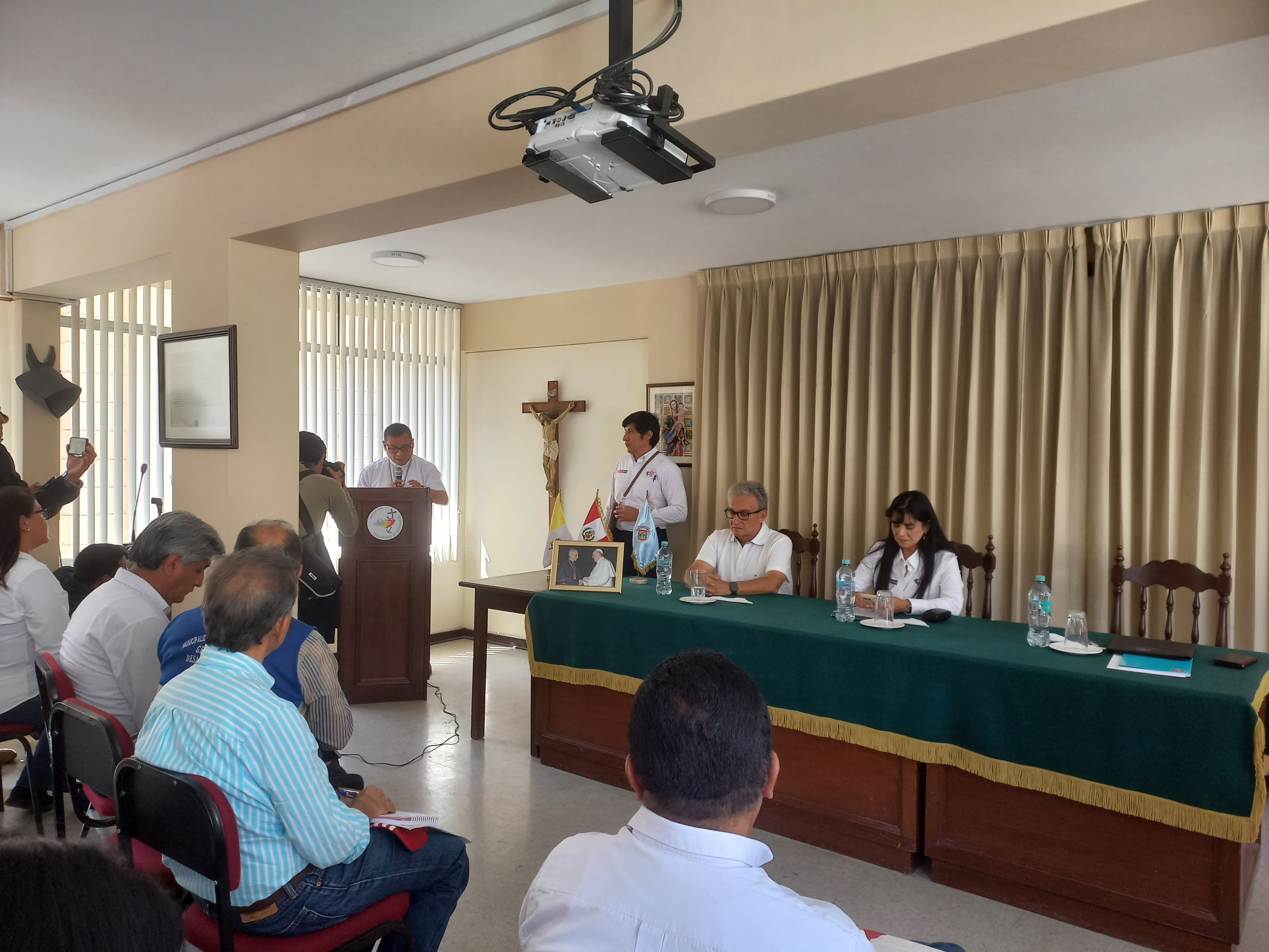MESA DE TRABAJO CON LA MINISTRA DE COMERCIO EXTERIOR