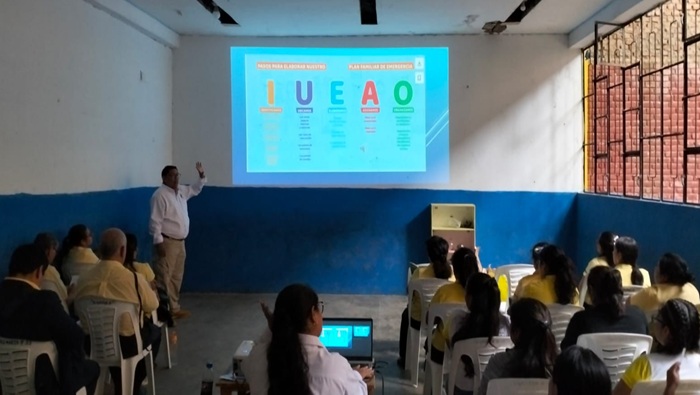 Capacitación a docentes y estudiantes