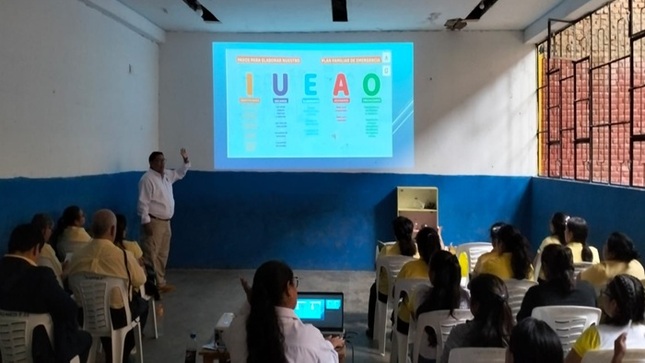 Capacitación a docentes y estudiantes