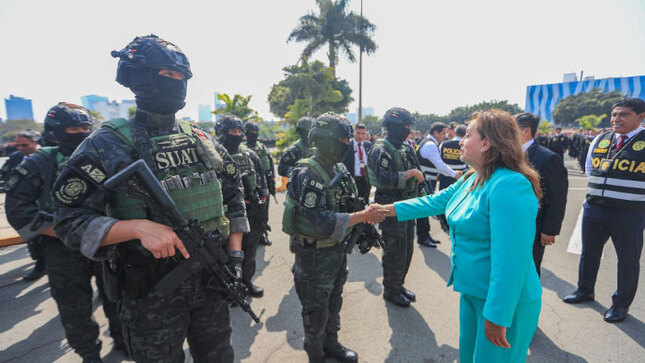 Presidenta Dina Boluarte respalda a la Policía Nacional en lucha contra el crimen