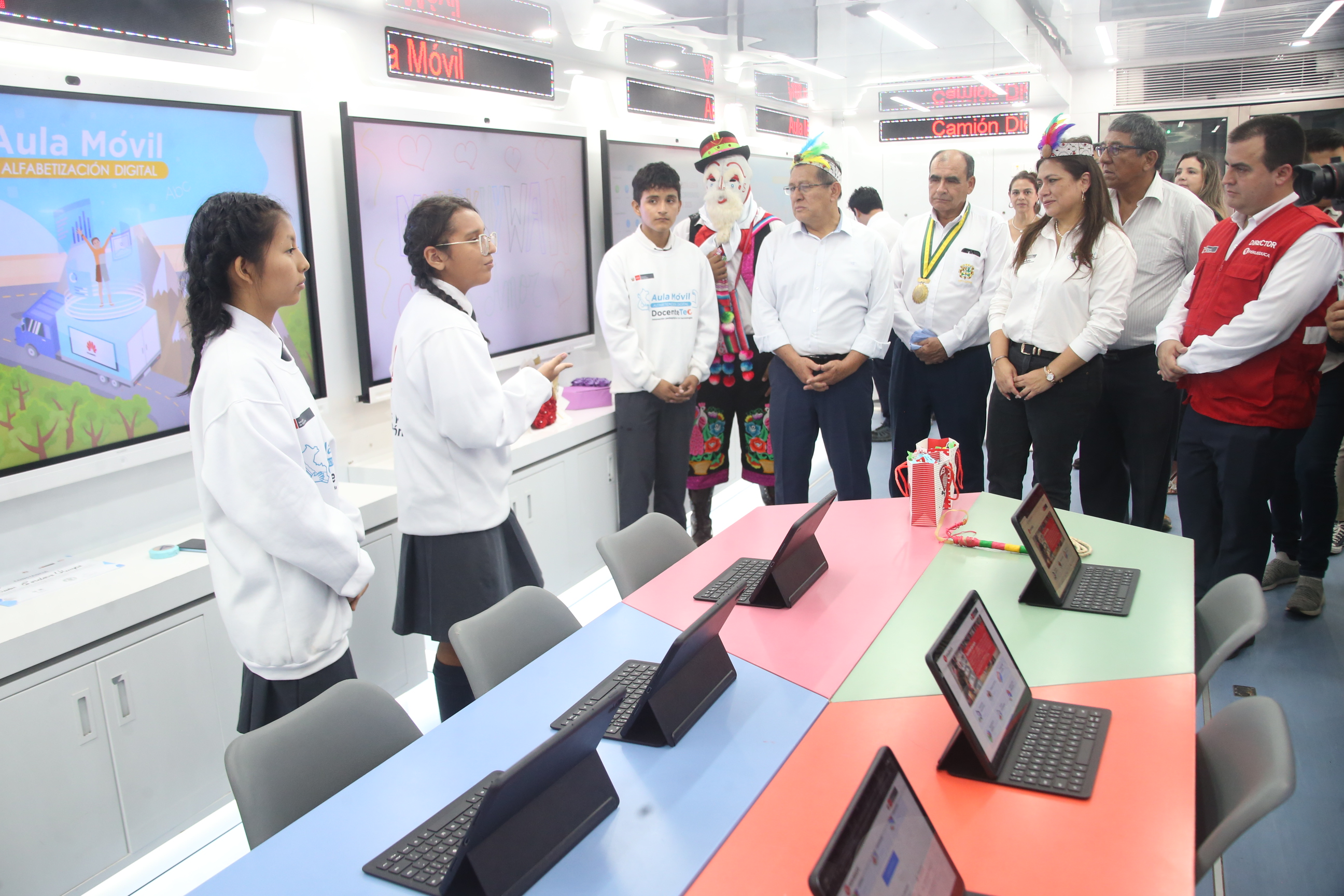 Más de S/38 millones del Minedu para infraestructura, conectividad y capacitación docente, pilares clave en la educación regional