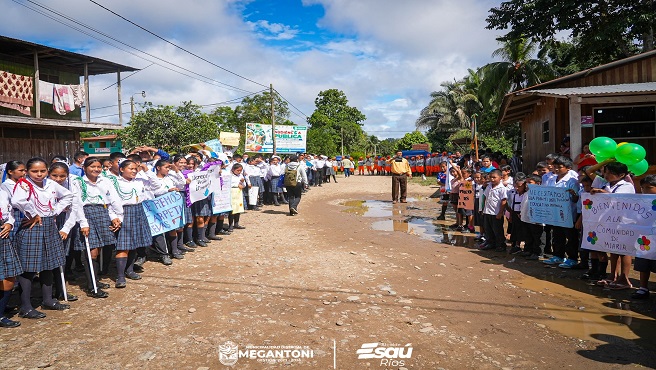 Alcalde Esaรบ Rรญos puso primera piedra del SBI de Miaria