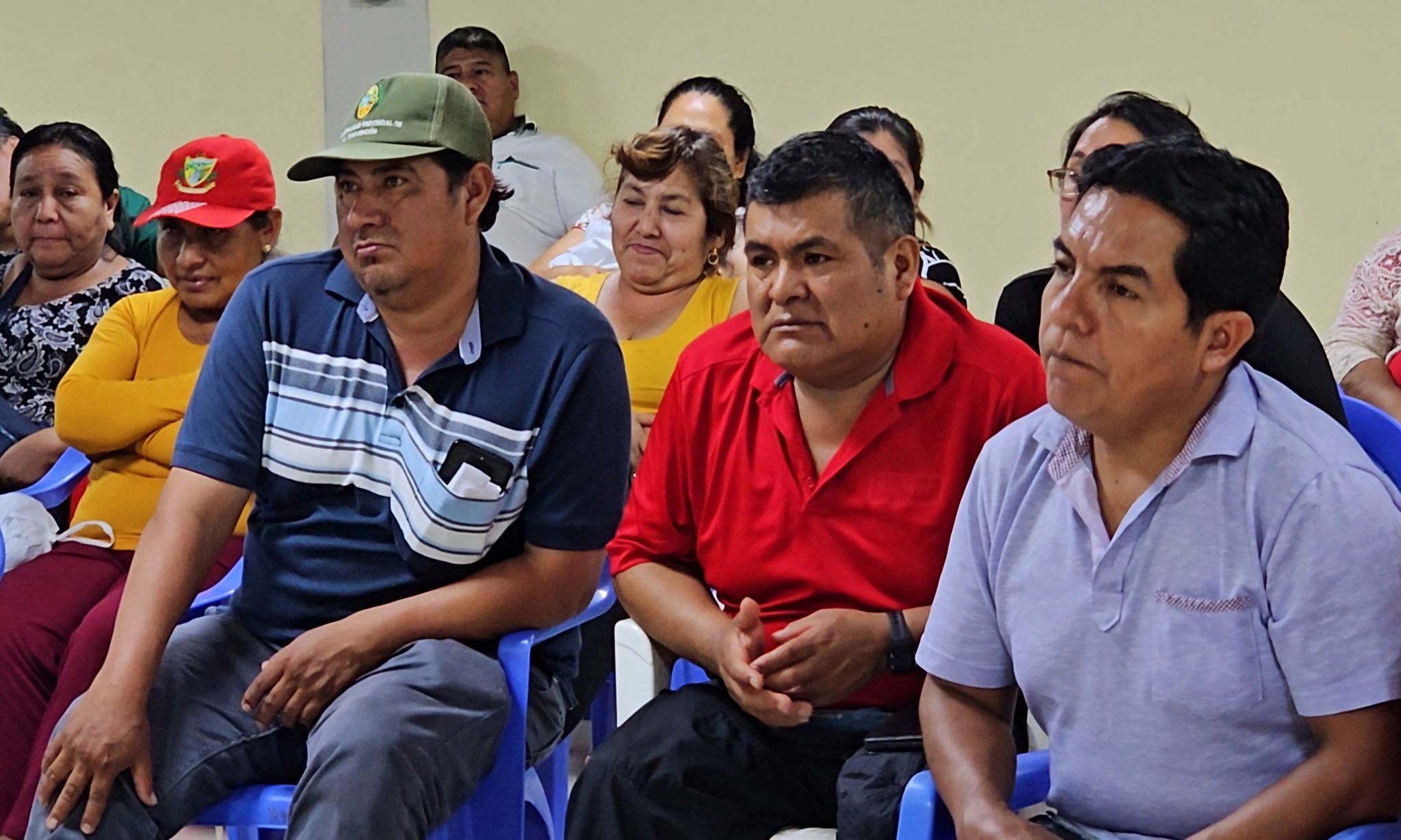 Alcalde provincial sostuvo reunión con representantes de centros de abastos y con sindicatos de la explanada del mercado modelo
