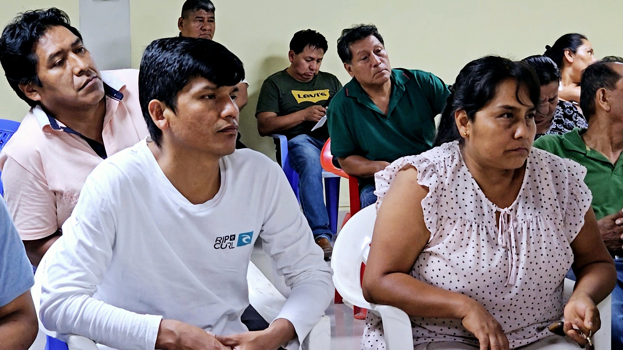 Alcalde provincial sostuvo reunión con representantes de centros de abastos y con sindicatos de la explanada del mercado modelo
