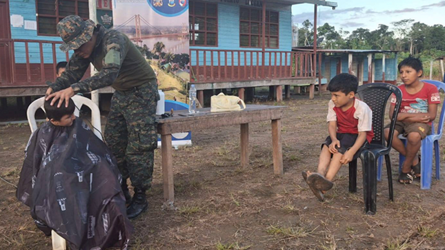 fotos de los servicios básicos a comunidades del río Piedras