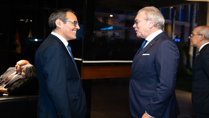 Vicepresidente del Tribunal Constitucional Helder Domínguez participó en ceremonia por 56 aniversario de la Comunidad Andina. En la foto, junto al secretario general de la CAN, Gonzalo Gutiérrez.