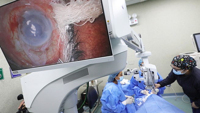 Minsa fortalece el equipamiento médico del INO con la entrega de modernos microscopios quirúrgicos para cirugías oculares