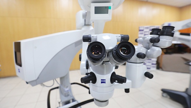 Minsa fortalece el equipamiento médico del INO con la entrega de modernos microscopios quirúrgicos para cirugías oculares