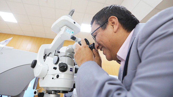 Minsa fortalece el equipamiento médico del INO con la entrega de modernos microscopios quirúrgicos para cirugías oculares