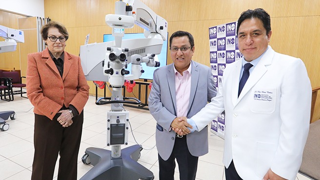 Minsa fortalece el equipamiento médico del INO con la entrega de modernos microscopios quirúrgicos para cirugías oculares