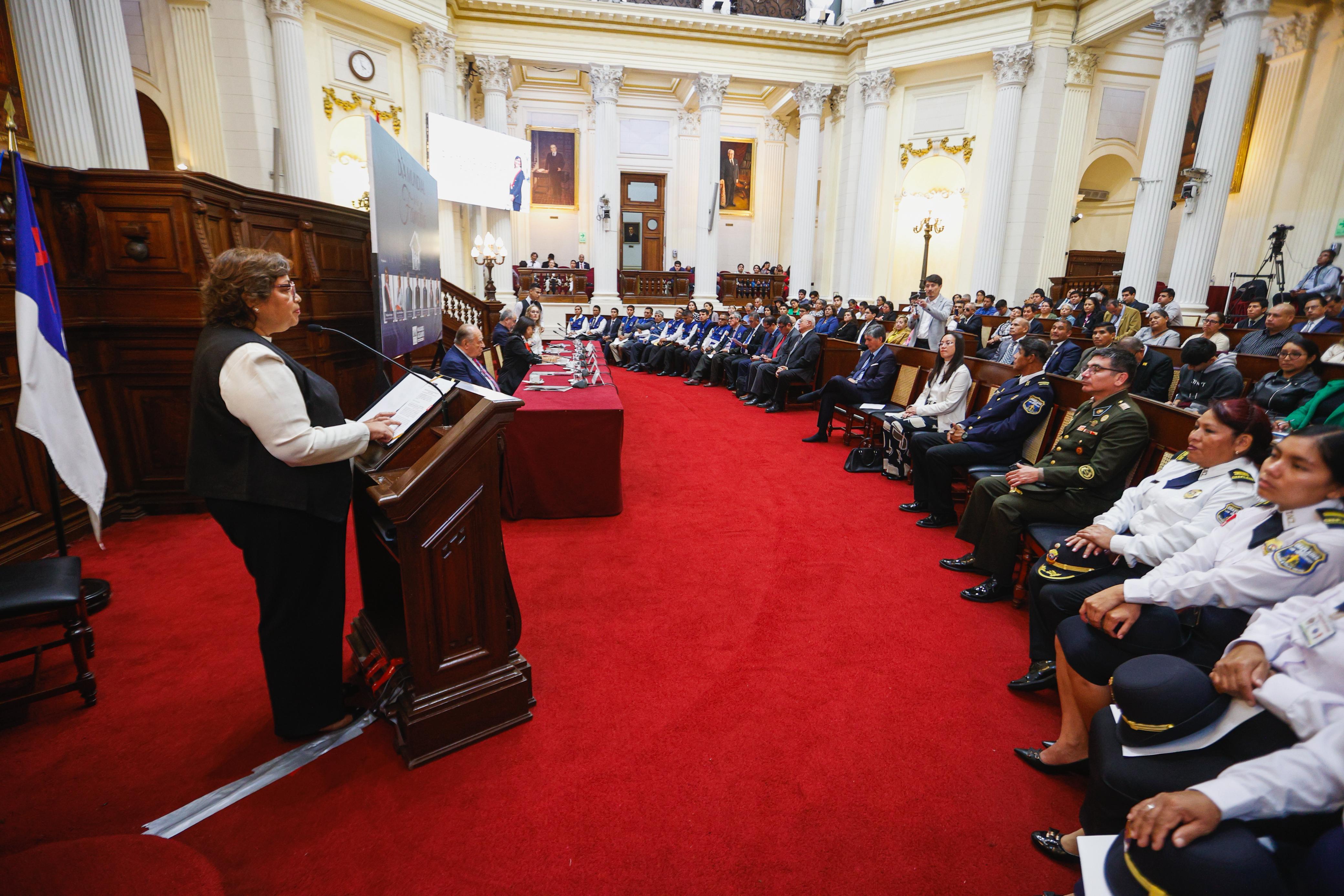 La titular del MIMP, destacó el rol de las familias, durante la Conferencia Magistral en el marco del "Día internacional de la familia"