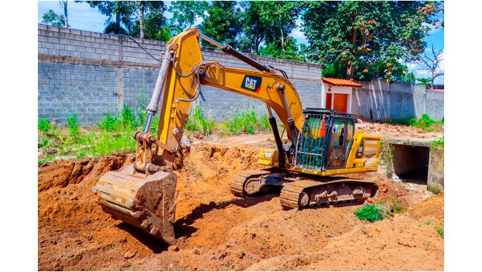 Alcaldesa inspecciona construcci贸n de Av. Mart铆nez de Compa帽贸n.