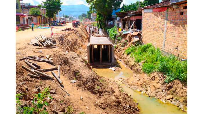Alcaldesa inspecciona construcci贸n de Av. Mart铆nez de Compa帽贸n.