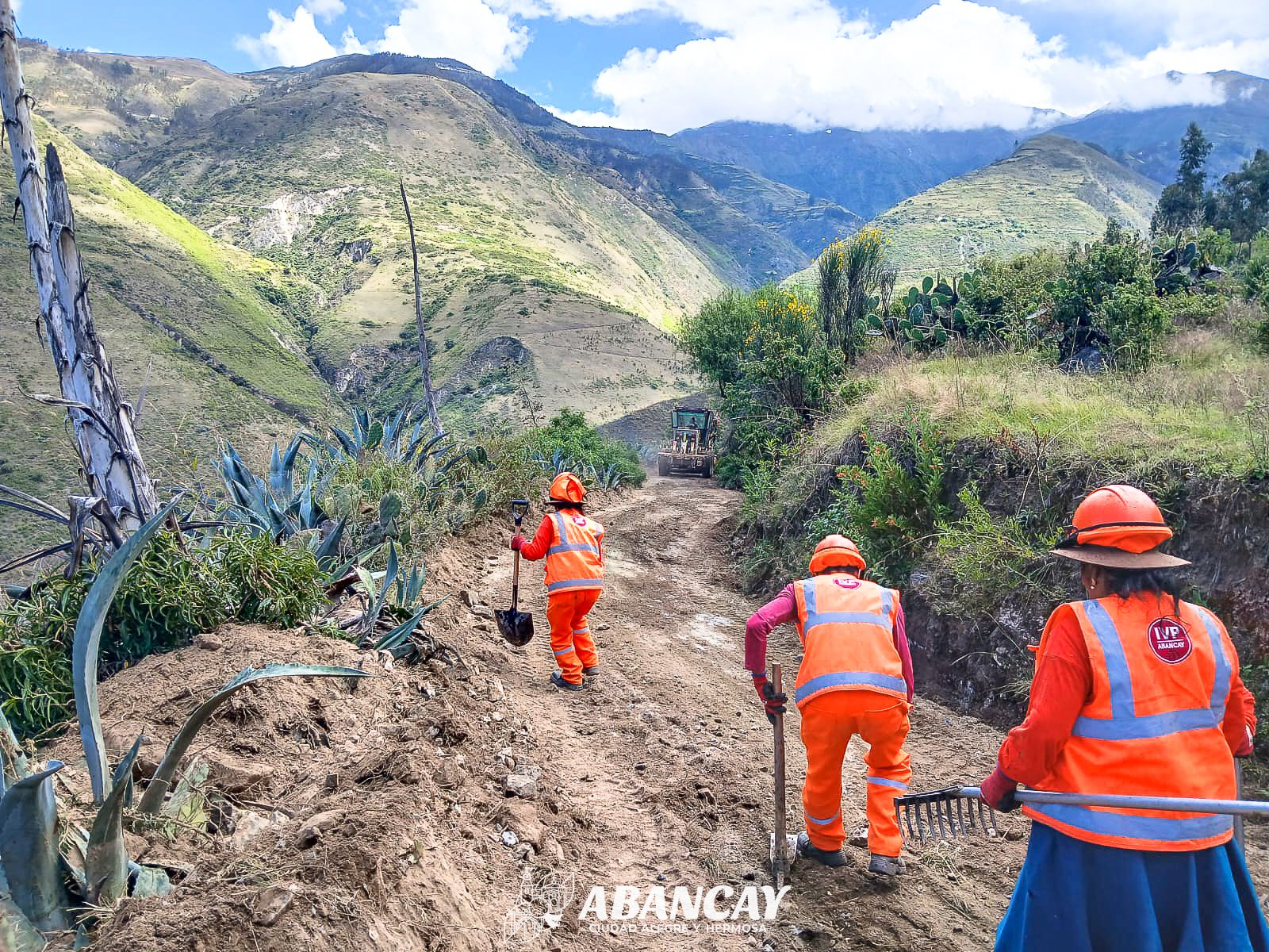 💯¡No Nos Detenemos! Avance Del Primer Tramo De 8 Kilómetros De Vías Rurales Que Une A Las Comunidades De Lucuchanga - Chontay Y Nogalpata .🚧