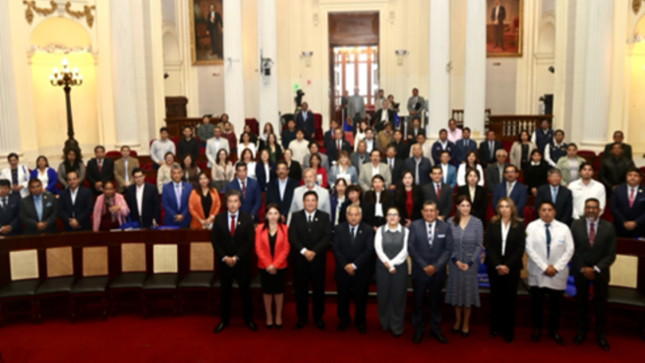 Participantes en la Conferencia Del Núcleo al Progreso