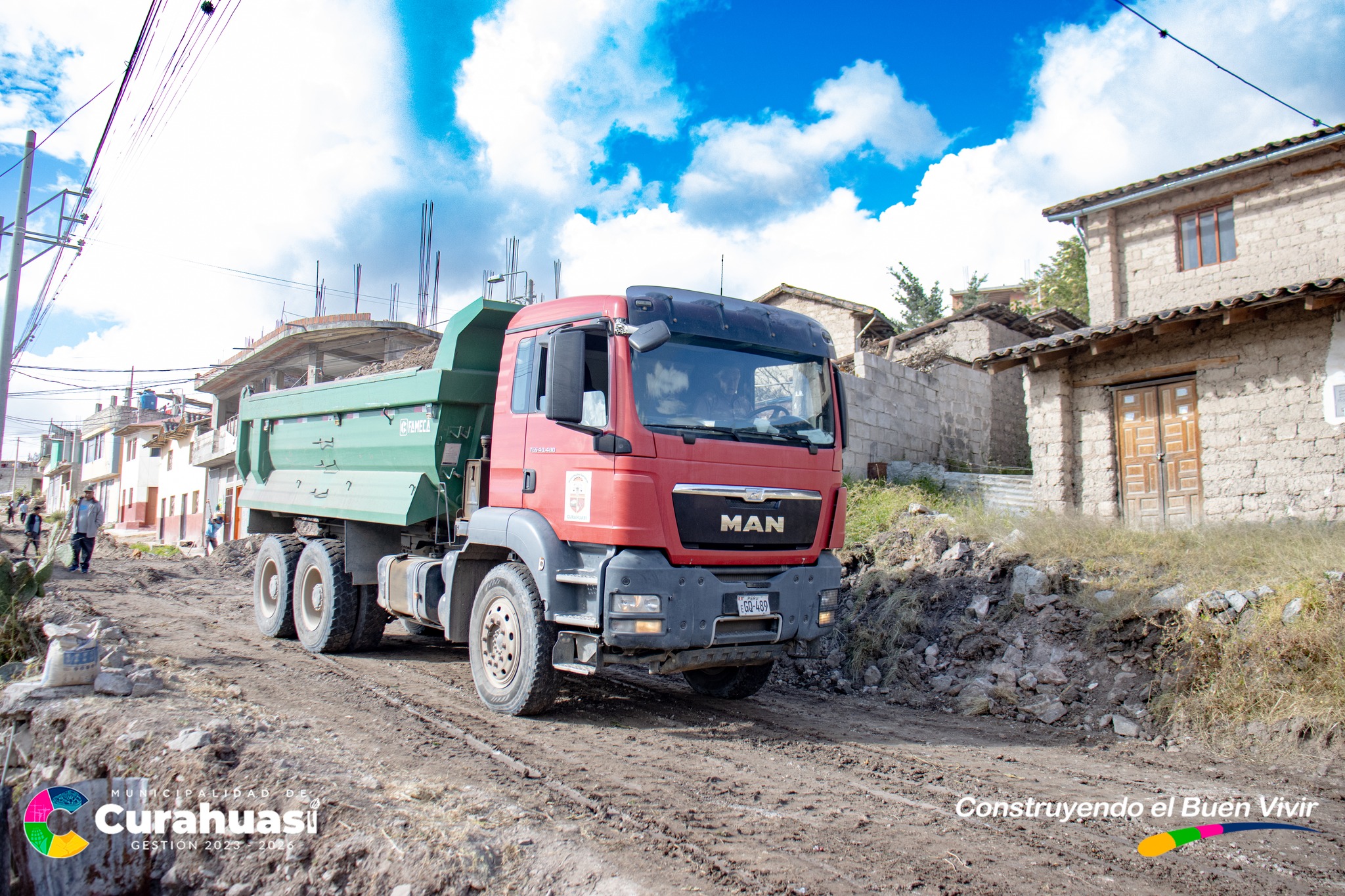 Continúan los Trabajos de Mantenimiento de Vías en el Barrio Ayaurco Distrito de curahuasi