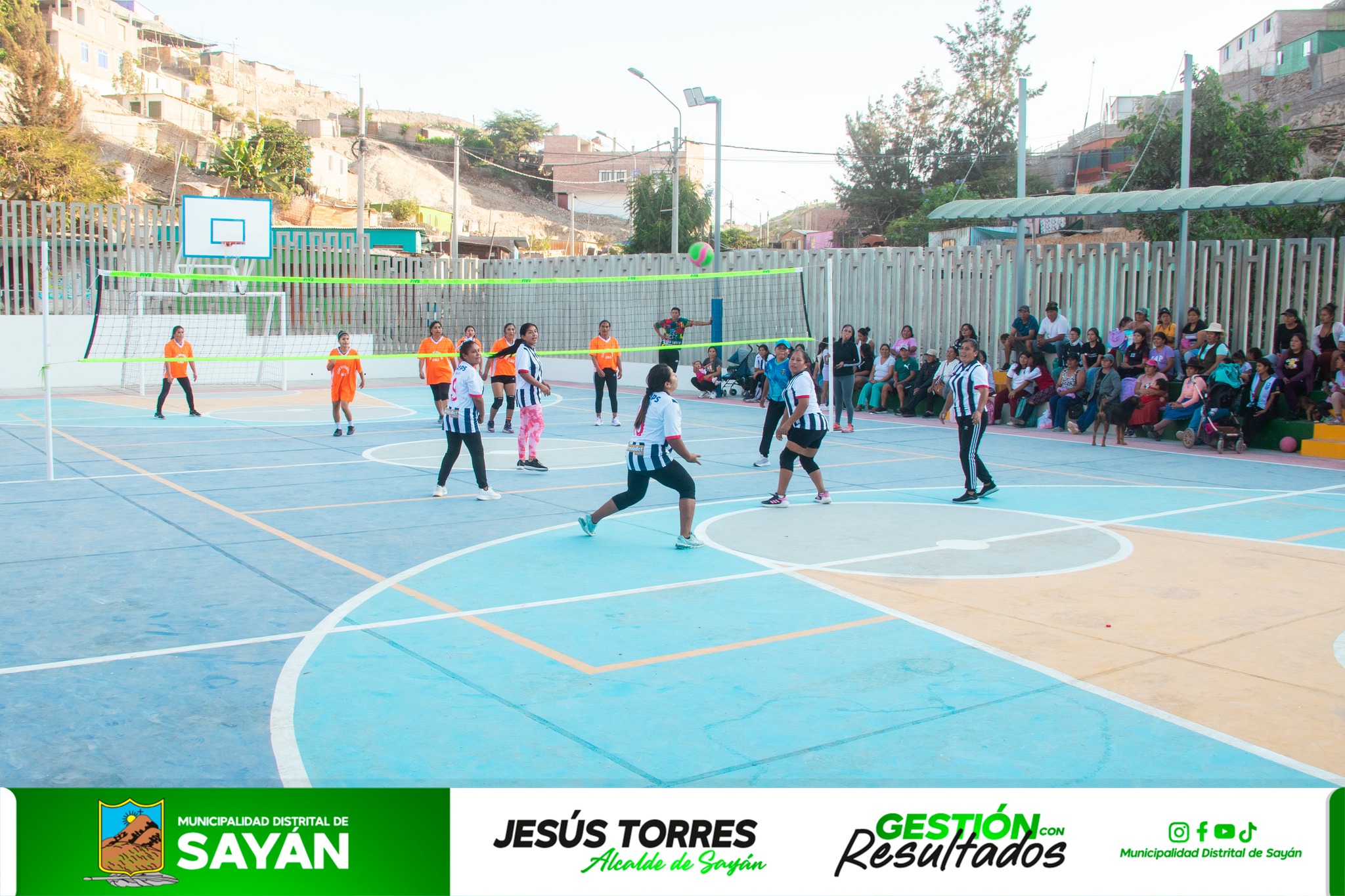 #PorMásObras ¡YA ES UNA REALIDAD! ALCALDE JESÚS TORRES INAUGURA MODERNO COMPLEJO DEPORTIVO EN EL C.P. 09 DE OCTUBRE