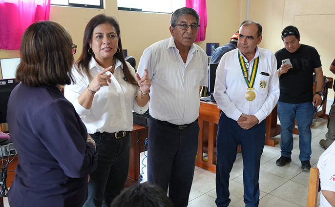 fotos de la visita oficial de las autoridades a instituciones educativas