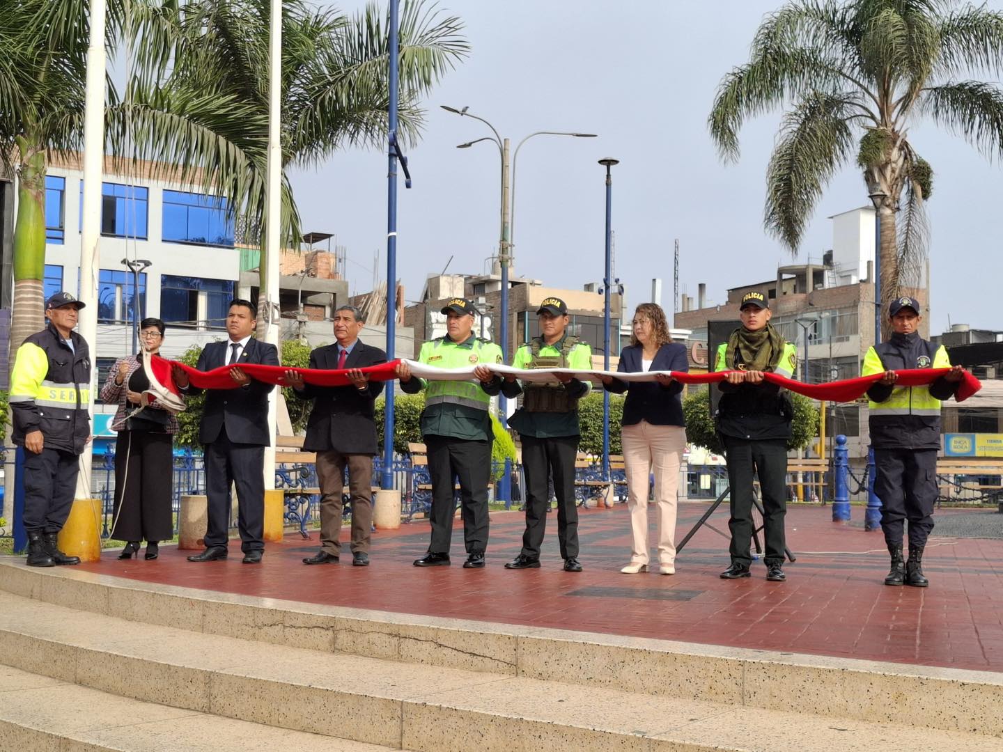Huaral rindió homenaje a la educación inicial en ceremonia de izamiento