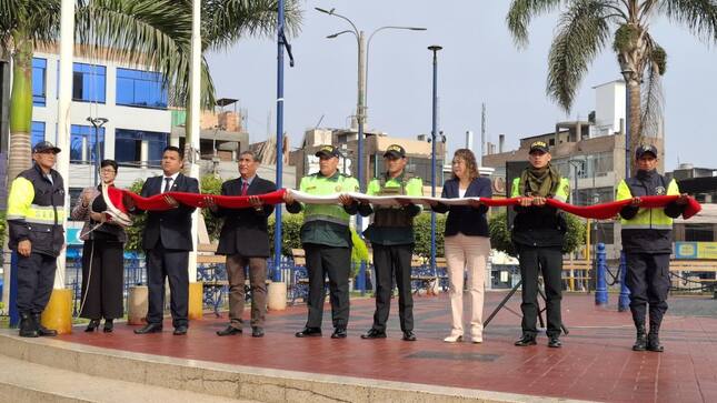 Huaral rindió homenaje a la educación inicial en ceremonia de izamiento