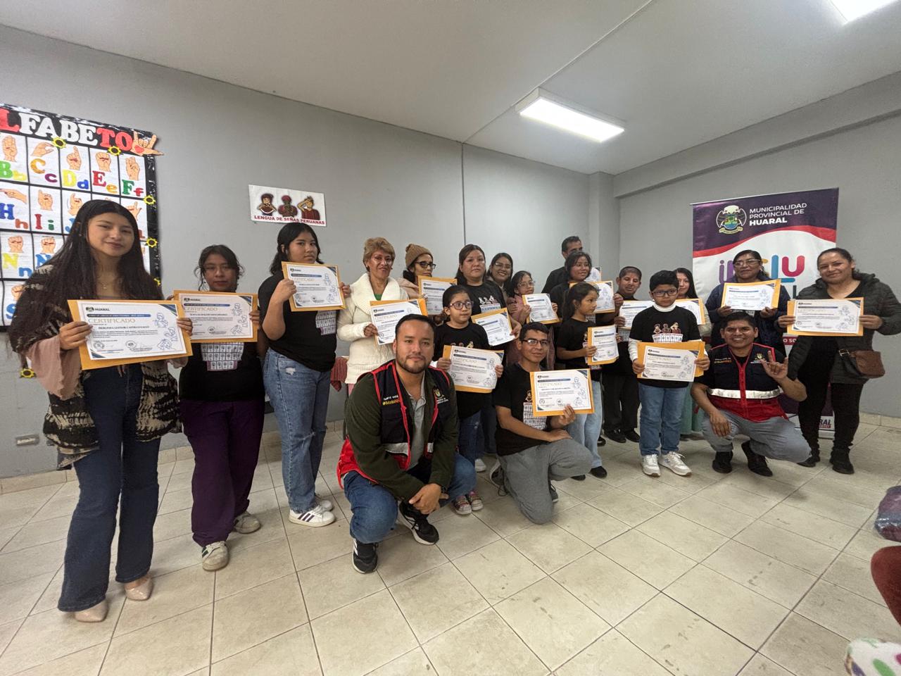 Con éxito OMAPED Huaral realizó la clausura del taller de lengua de señas