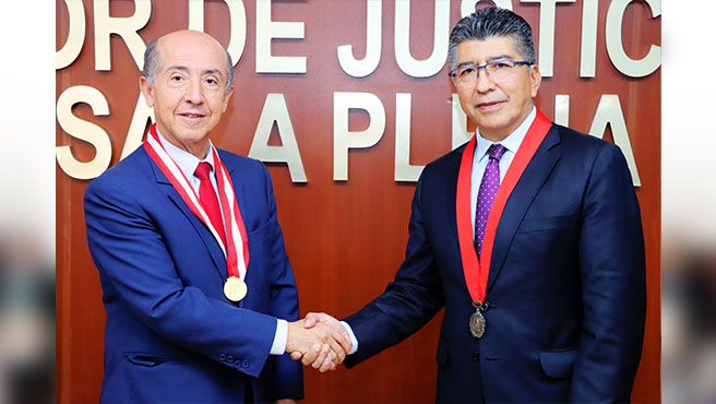 Miguel Castañeda Moya, presidente de la Corte del Callao y Víctor Toro Llanos, decano de Derecho de la Universidad Nacional Mayor de San Marcos suscriben convenio académico