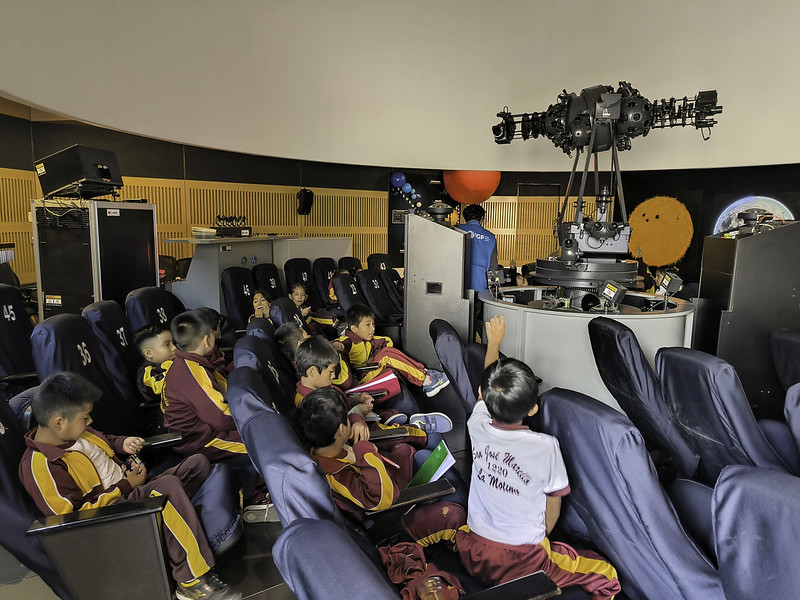 Estudiantes del colegio Marello visitan el Planetario Solar como parte de las actividades recreativas de la Municipalidad