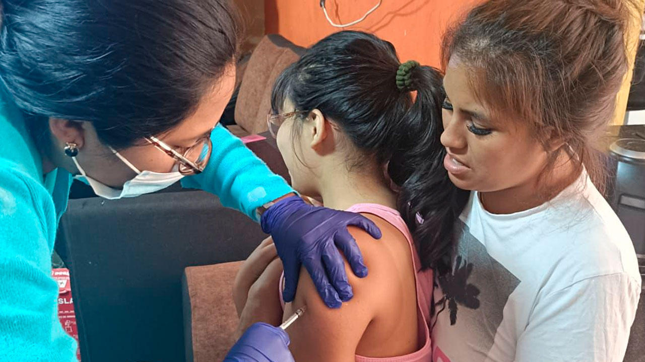 vacunación de manera agresiva para proteger a los niños chalacos.