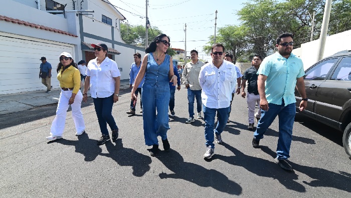 Autoridades y vecinos
