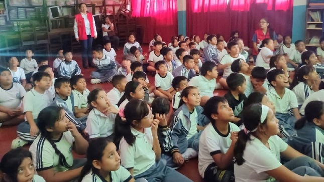 Niños y niñas