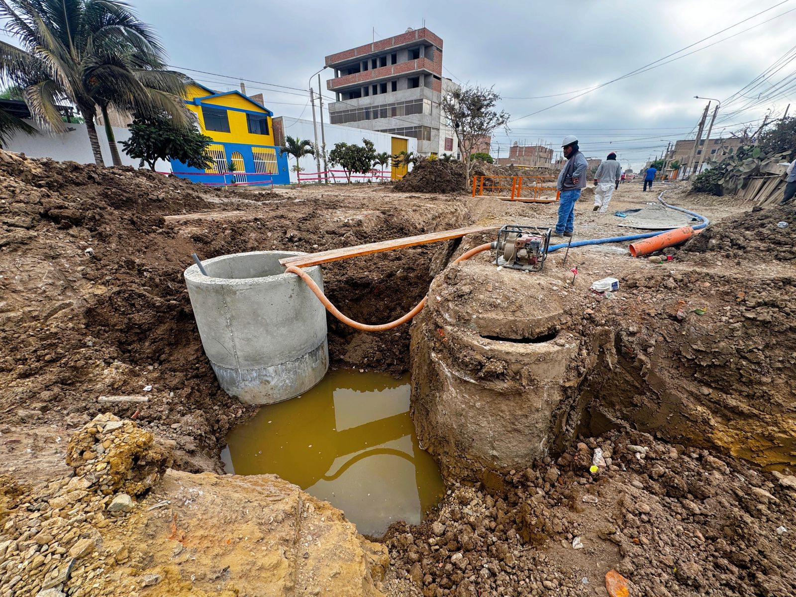 Avanzan obras de saneamiento que optimizarán sistema de alcantarillado de Chiclayo e Íllimo