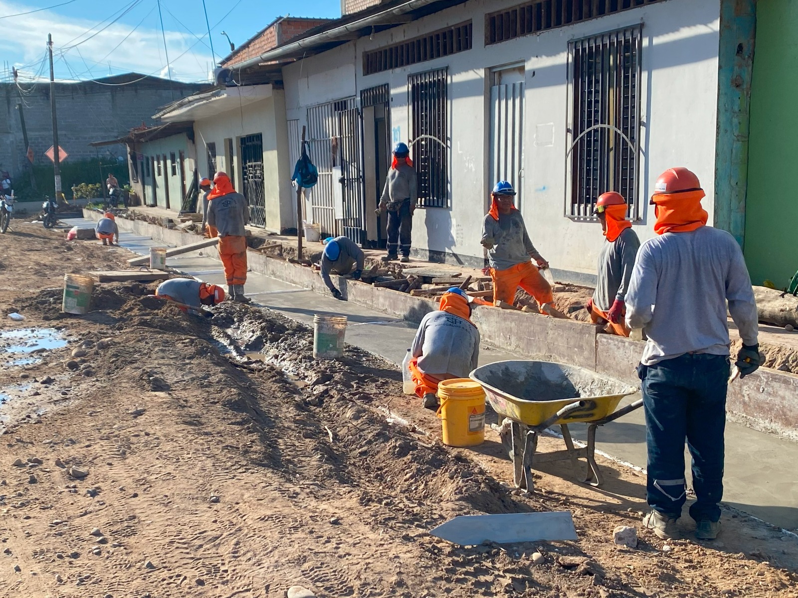 Asfaltado de 18 cuadras en el barrio Huayco alcanza un 15% de avance