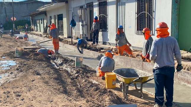 Asfaltado de 18 cuadras en el barrio Huayco alcanza un 15% de avance