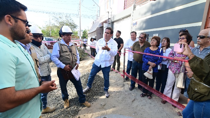 Alcalde supervisa obra en calle Tizón