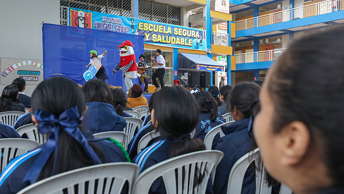 Sanipes designa a 10 lideresas escolares para promover la inocuidad alimentaria y sensibiliza a más de 850 estudiantes