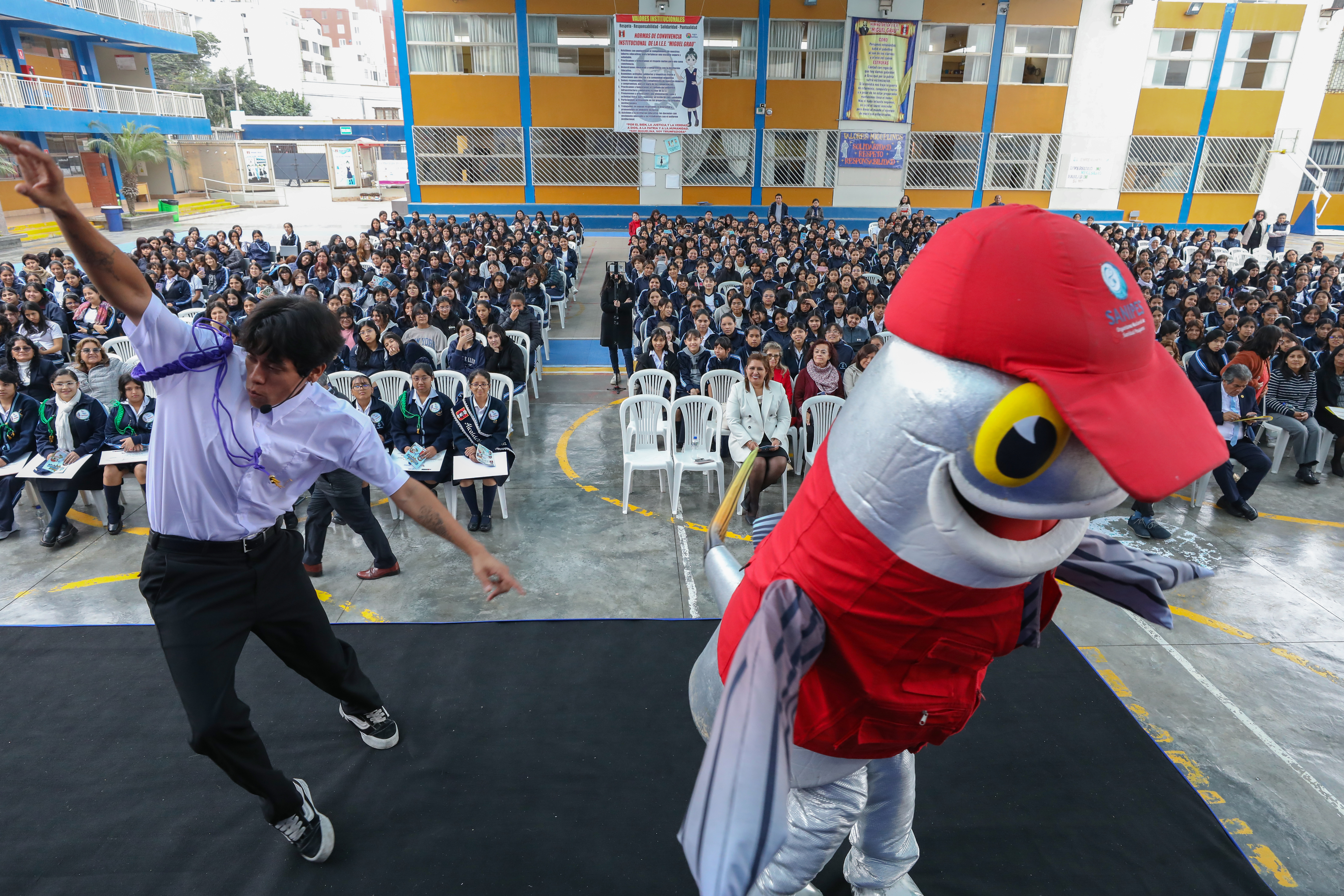 Sanipes designa a 10 lideresas escolares para promover la inocuidad alimentaria y sensibiliza a más de 850 estudiantes
