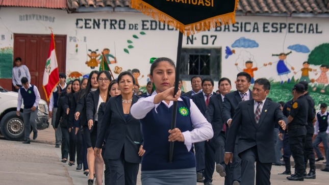 Desfile Cívico por el 36º Aniversario del IESTP Curahuasi