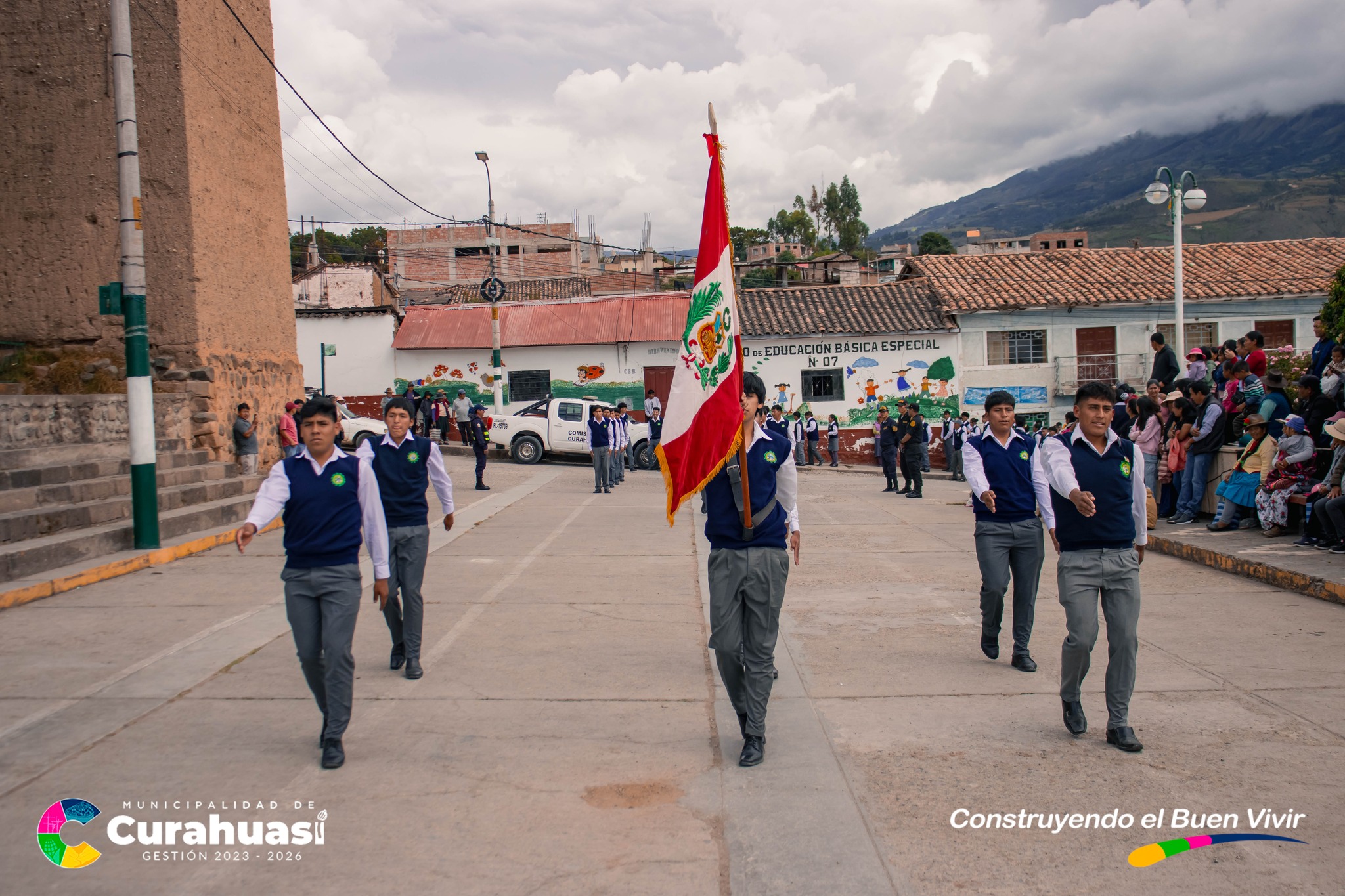 Desfile Cรญvico por el 36ยบ Aniversario del IESTP Curahuasi