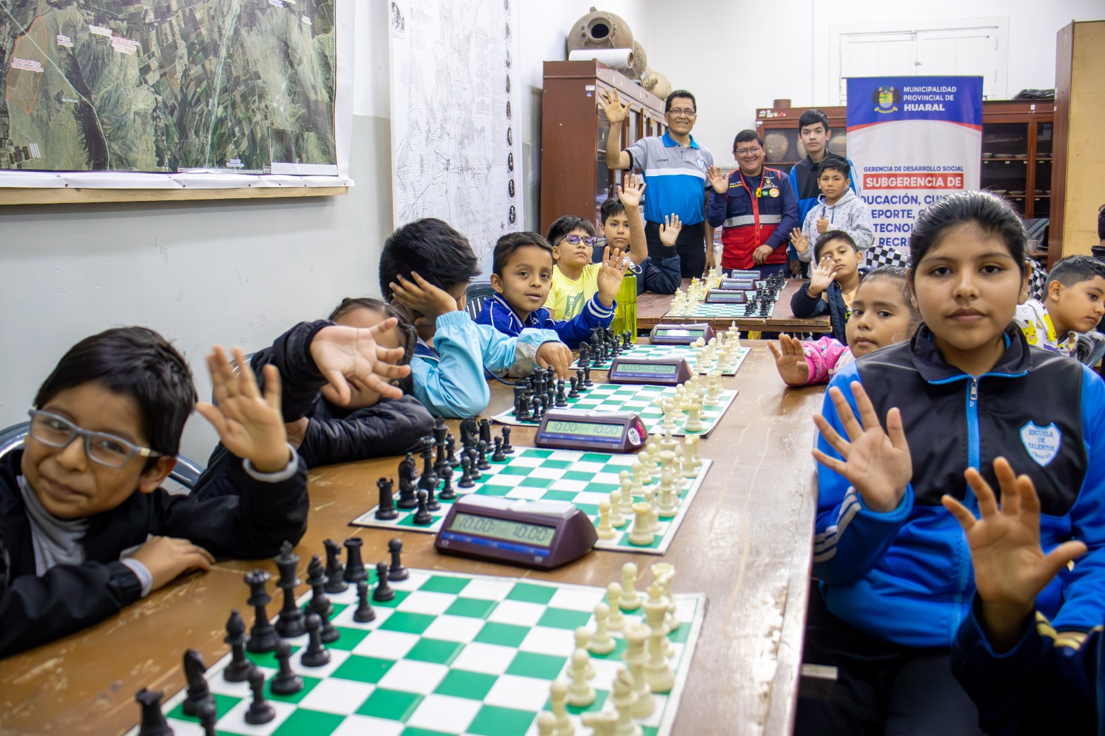 Niños y niñas de la escuela municipal destacan en primer torneo de ajedrez