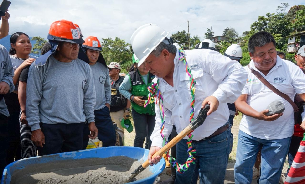 Fotografía de inicio de obra en José María Ugarteche
