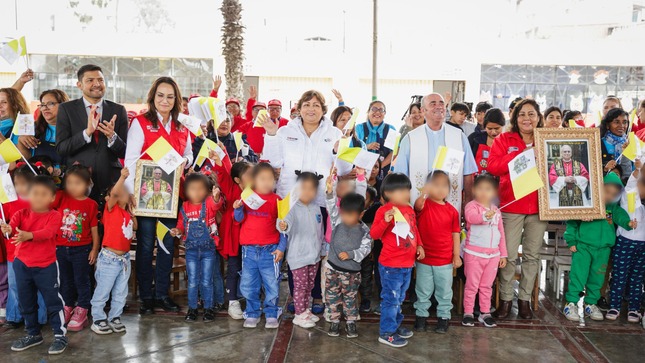 MIMP rinde homenaje al Papa León XIV y renombra el CEDIF Pamplona en su honor