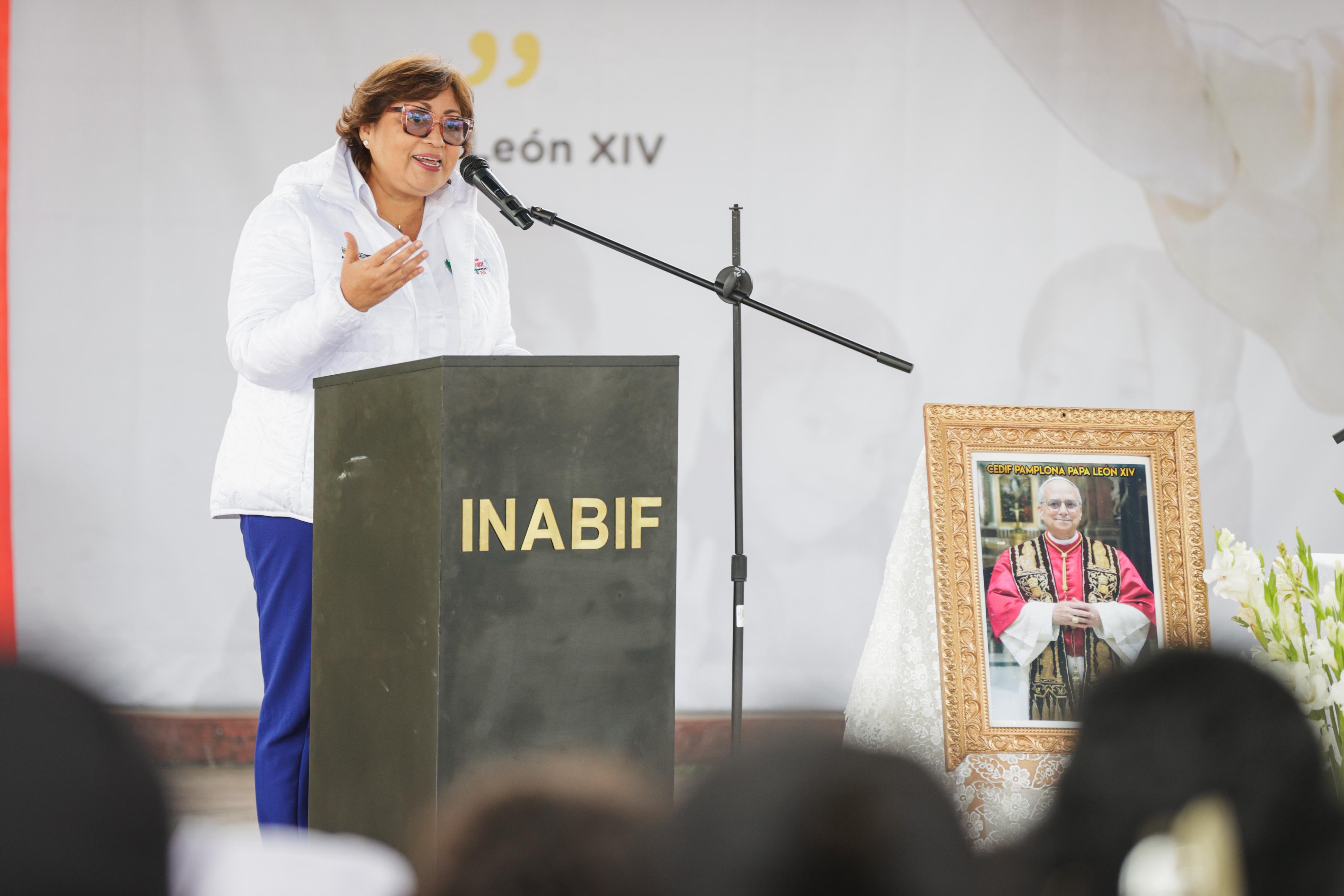 MIMP rinde homenaje al Papa León XIV y renombra el CEDIF Pamplona en su honor