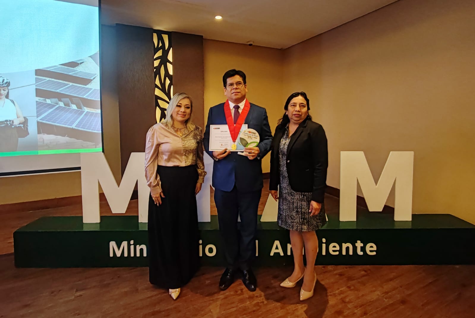 Corte Superior de Piura recibió reconocimiento como institución pública ecoeficiente