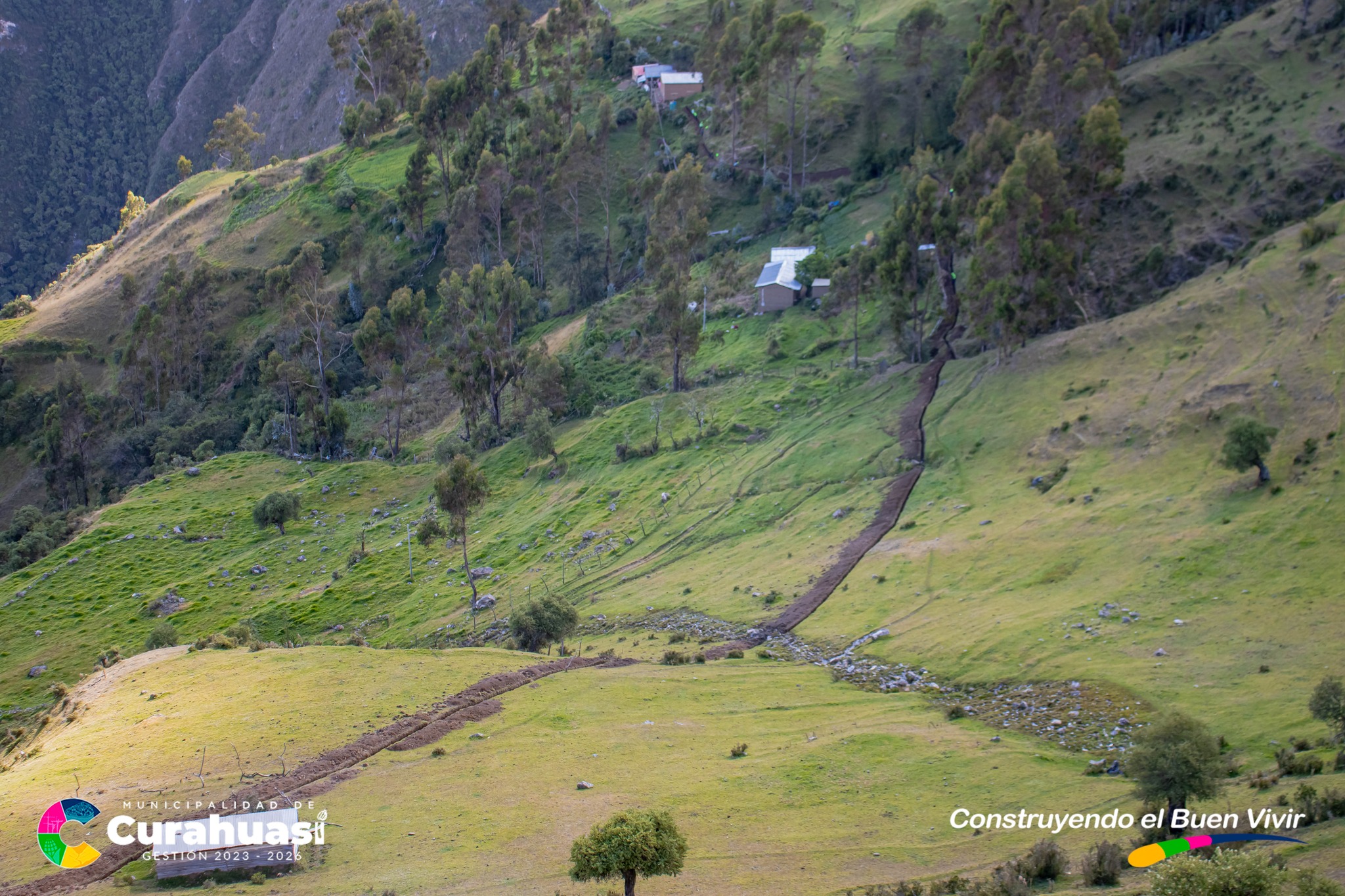 Alcalde de Curahuasi Supervisa Obra de Saneamiento Basico en Ccapacca
